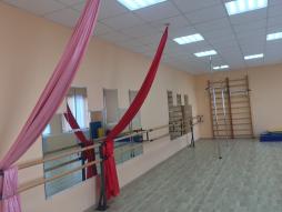 Зал художественной гимнастики оборудован для занятий группы "Воздушное полотно"